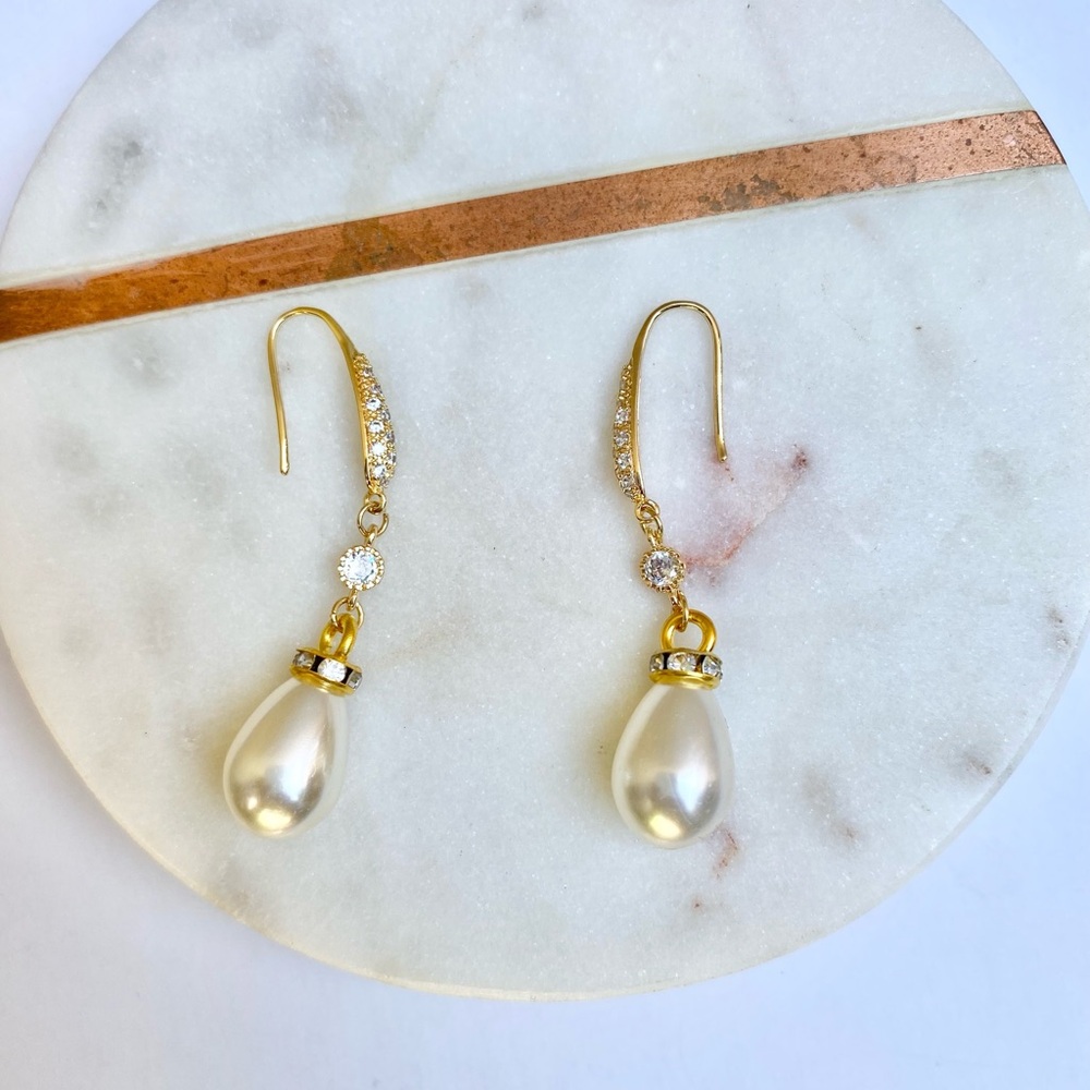 Elegant Gold and Pearl Drop Earrings NWT